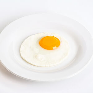 Яичница с колбасой