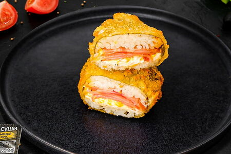 Горячий онигири с беконом