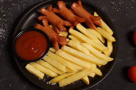Сосиски с картофелем фри