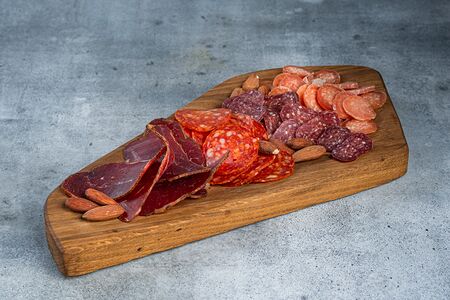 Ассорти сыровяленого мяса