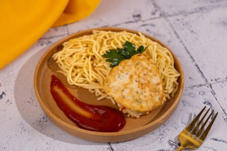 Оладьи куриные со спагетти