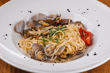 Спагетти с вонголе в соусе совиньон блан