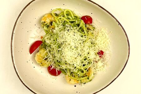 Паста с креветками и соусом песто