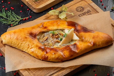 Хачапури с грушей и сыром дорблю