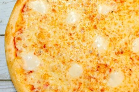 Пицца Маргарита с молодым сыром