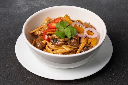 Удон с курицей, овощами, грибами