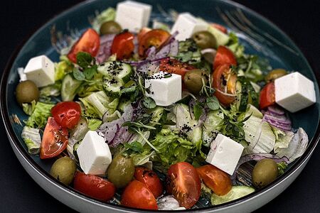 Салат Греческий с медово-горчичной заправкой