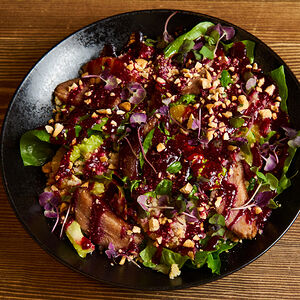 С утиным филе, апельсинами и брусничным соусом