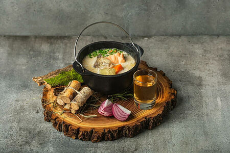 Уха с лососем и судаком