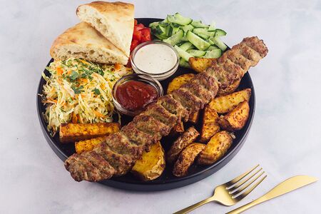Люля-кебаб из говядины с гарниром