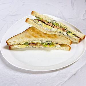 Сэндвич с тунцом