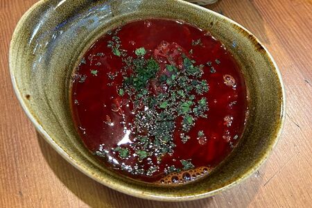 Борщ с салом и бородинским хлебом