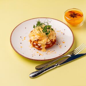 Драники с форелью и яйцом пашот