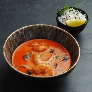 Суп Том Ям (курица и креветки)