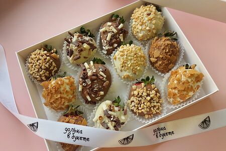 Набор Клубника в белом и молочном шоколаде №2