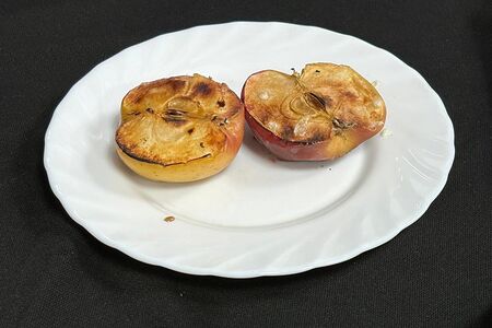 Яблоки на мангале