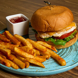 Сырный бургер с куриной котлетой