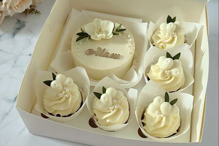 Бенто-торт и капкейки маме