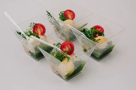 Морской гребешок с чуккой в ореховом соусе