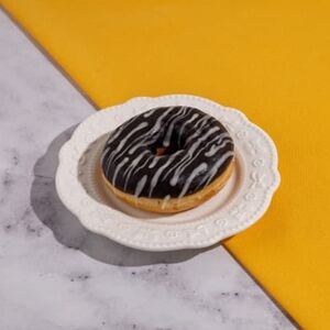 Пончик с шоколадной начинкой