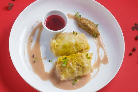 Голубцы с олениной и грибной пастой