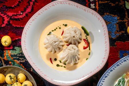 Патара-хинкали с креветками в заморском соусе том-ям