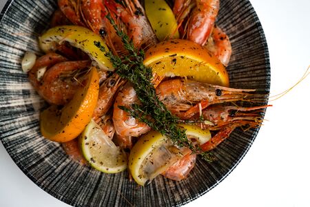 Северные креветки в цитрусовом миксе