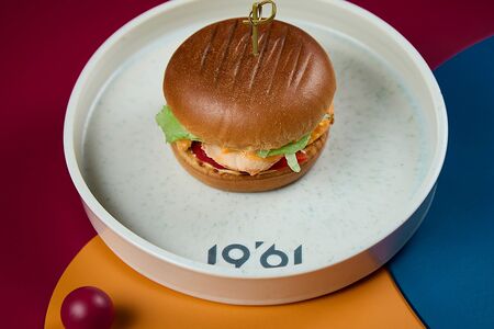 Чизбургер бриошь с куриным филе су-вид