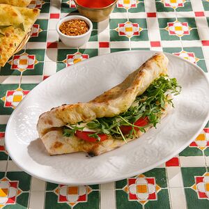 Панини с моцареллой Буффало, томатами и руколой