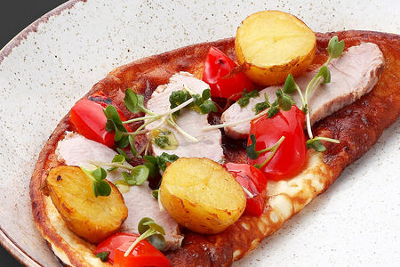 Фриттата с пастрами из индейки