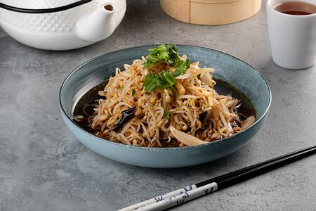 Салат соевые ростки