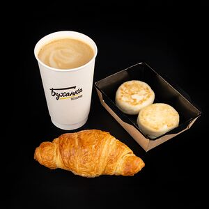 Капучино, сырники, круассан с маслом