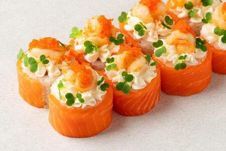 Ролл Лосось Делюкс с креветкой и окунем