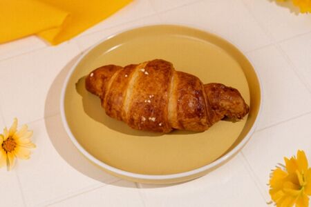 Круассан с заварным кремом