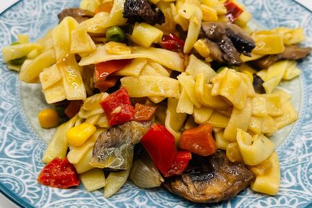 Лапша яичная с овощами