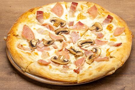 Ветчина с беконом и грибами 