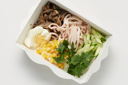 Салат с кальмаром 