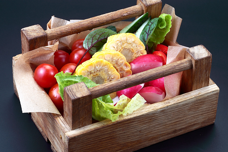 Овощи в ящике