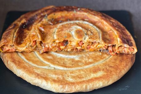 Бурек с яблоком и изюмом