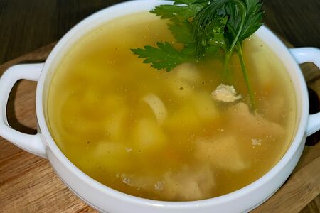 Суп куриный с лапшой