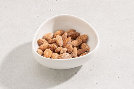 Жареный миндаль с солью