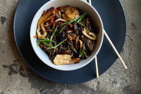 Соба с морепродуктами