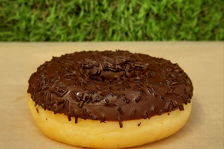Пончик шоколадный