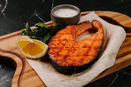 Стейк из лосося