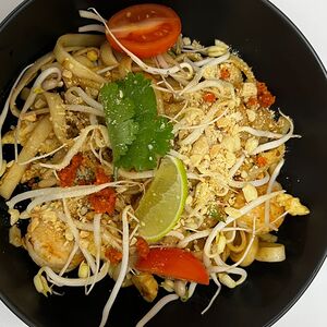 Пад тай с курицей на удоне