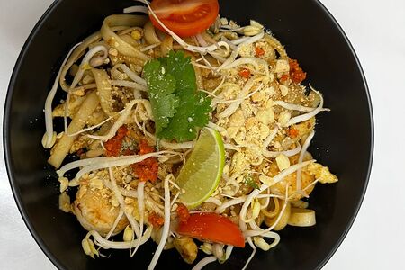 Пад тай с курицей на удоне