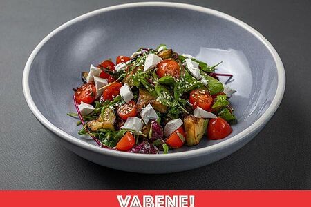 Салат с хрустящими баклажанами