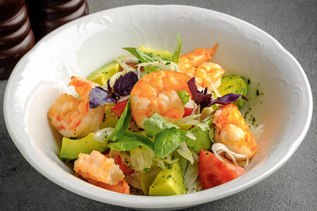 Салат с креветками и авокадо