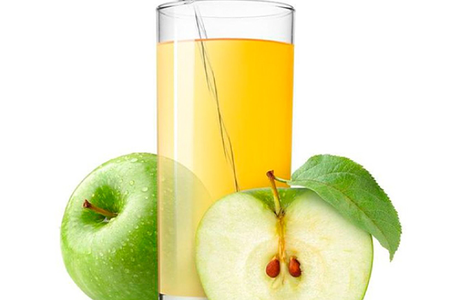 Свежевыжатый яблочный сок собственного приготовления