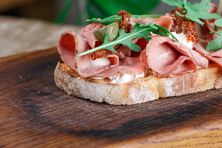 Брускетта с тамбовским окороком